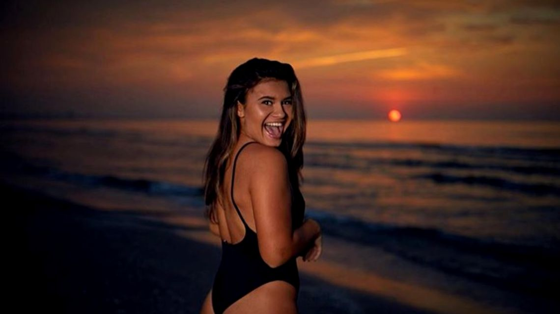Pictorial incendiar! Diana Bulimar, fosta gimnastă, topless pe Instagram