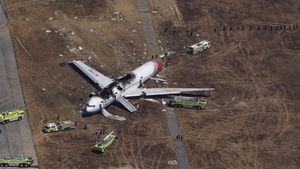 Cel puțin 85 de persoane au fost rănite în urma prăbușirii unui avion de pasageri
