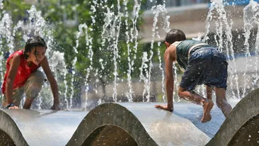 Canicula in vest si averse in zona montana! Prognoza meteo pentru weekend: cum va fi de Rusalii
