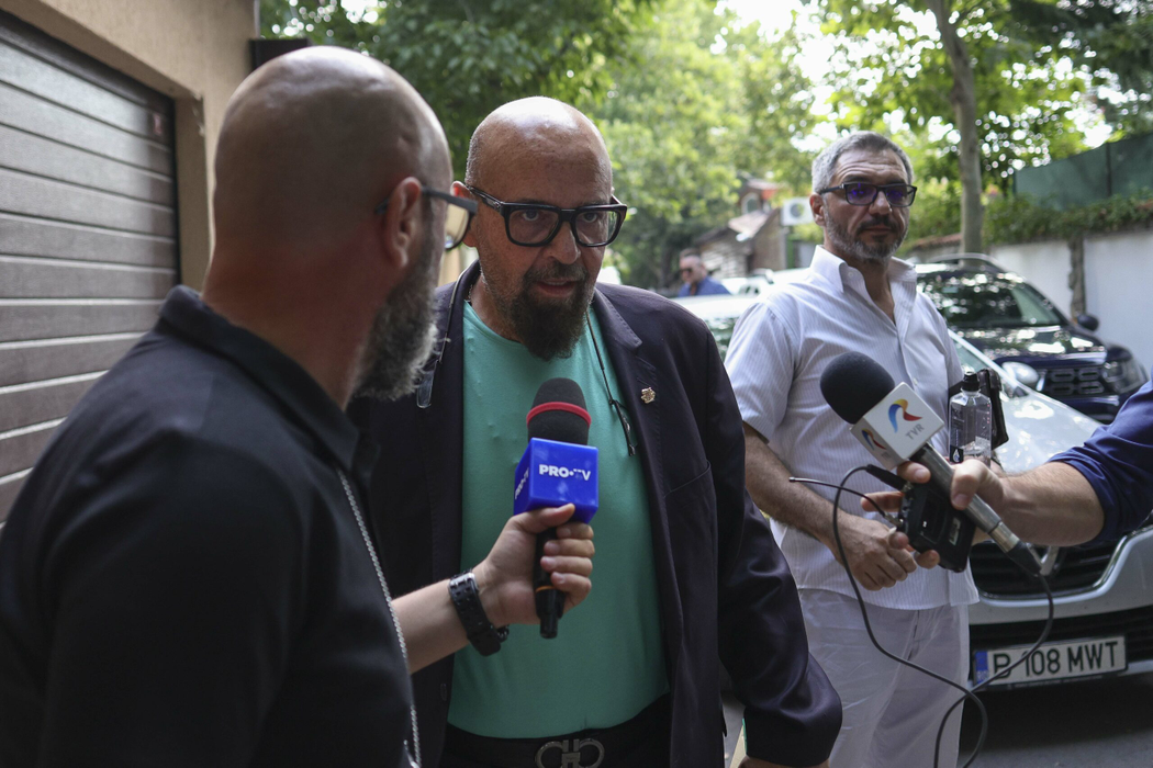 Piedone, vizitat de DNA! Sursa foto Inquam Octav Ganea