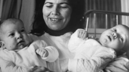 Tragedie morbida in familia siamezelor Lina si Ghergina! Ce se intampla in aceste momente cu mama gemenelor anilor 80!