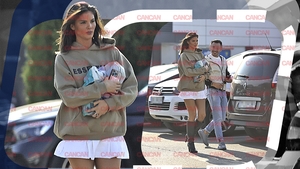 Ramona Olaru l-a bulversat cu fustiţa minusculă. Asistenta de la Neatza a nimerit fix în "marcajul" unui mascul alfa