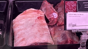 Cu ce preț se vinde cotletul de miel în Carrefour. Românii au crezut că este o eroare