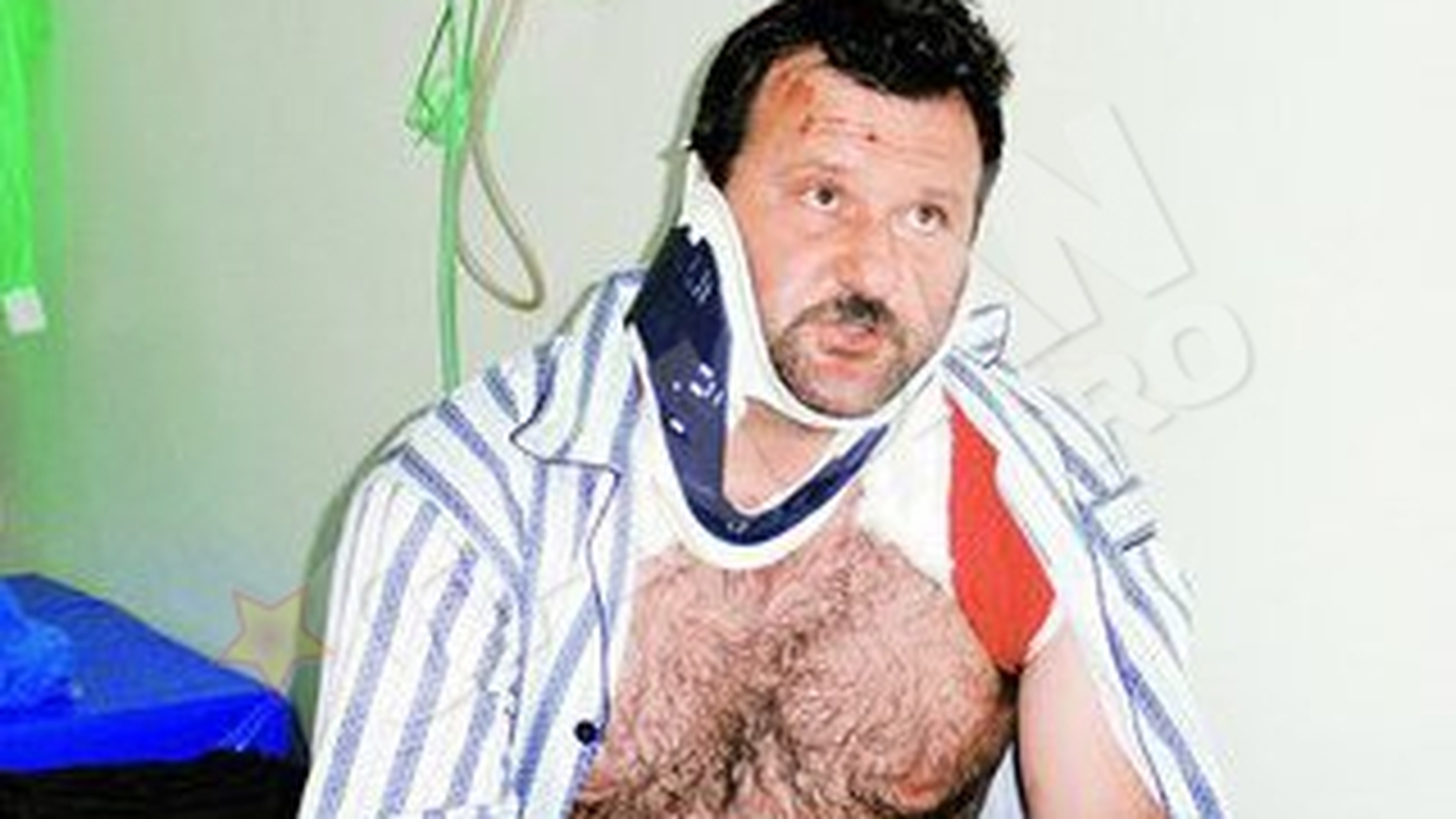 Batut de politisti cand isi cauta pisica!