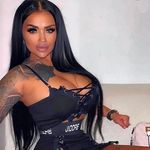 Alexandra are aproape 20.000 de urmăritori și știe exact cum să îi "farmece"
