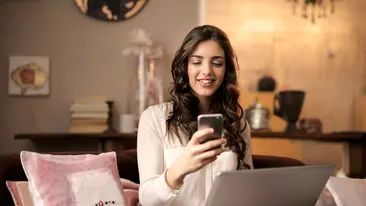 (P) Curiozități despre industria jocurilor de noroc - câte femei din România obișnuiesc să joace la cazinouri online