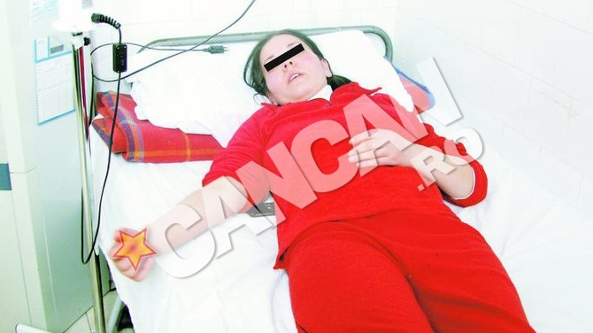 Craioveanca insarcinata in trei luni a cerut o adeverinta de salariu, iar sefa i-a facut vant pe scari! Gravida bagata in spital de patroana
