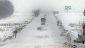 Zăpada şi viscolul au pus stăpânire pe Moldova! Mai multe drumuri naţionale sunt blocate! Vezi care sunt zonele afectate