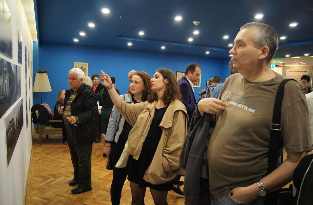 Vernisajul expoziției „Salutări din Uranus!”, fotografii și schițe prezentate în premieră din vechiul cartier bucureștean