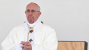 Gestul incredibil făcut de Papa Francisc, atunci când o poliţistă a căzut de pe cal
