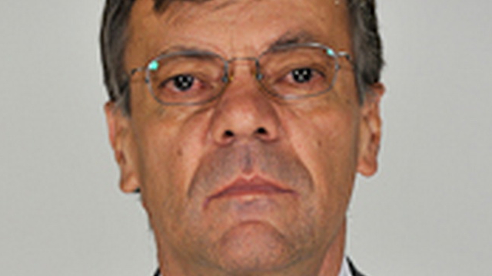 Detalii incredibile. Cum l-a "ars" nevasta la bani pe un senator din Parlamentul Romaniei!