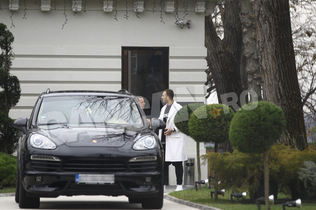 Antrenorul şi atacantul, la prima şedinţă „tehnico-tactică”. Reghe l-a „convocat” pe Alibec la… restaurant, iar noi avem imaginile!