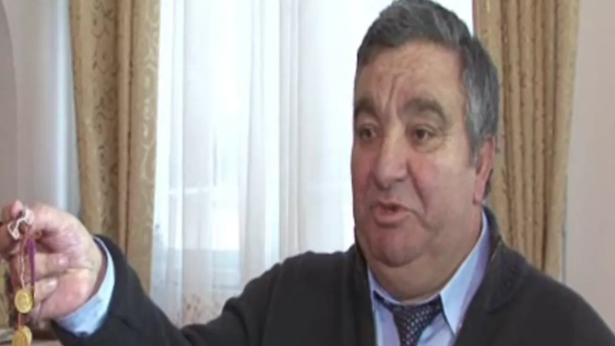 Cioaba, ingropat langa tatal sau, intr-un cavou din marmura alba. Vezi cum arata locul unde isi va dormi somnul de veci