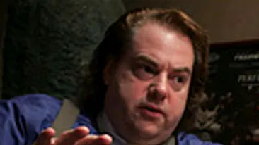 Cine este omul de afaceri despre care Becali spune ca ar fi in umbra lui Dan Diaconescu? Americanul Adam Victor conduce un imperiu de miliarde de dolari, e pasionat de curse de cai si are centura neagra la judo!