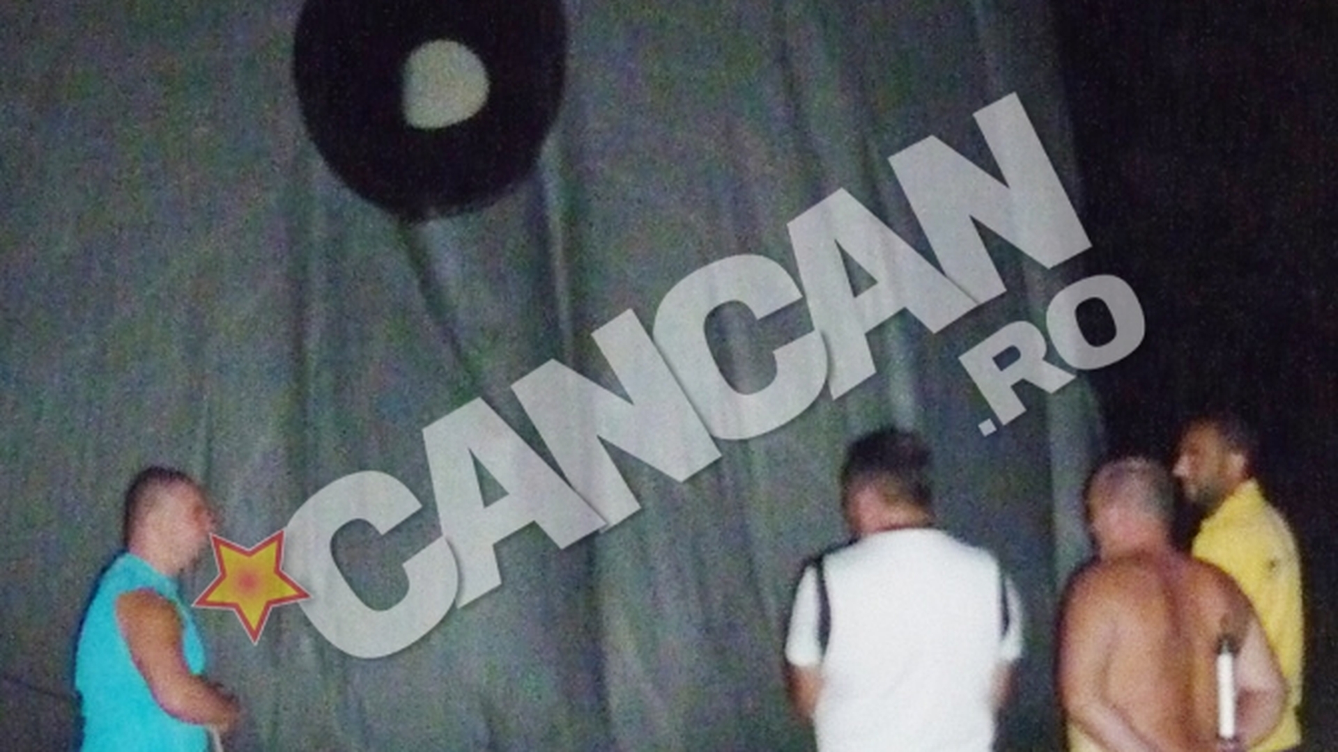 Au intrat cu un balon cu aer cald in Romania! Doi spanioli au aterizat fortat in curtea din judetul Caras Severin