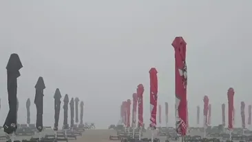 Turiștii de pe litoralul românesc au fost martorii unui fenomen meteo neobișnuit. Ce s-a întâmplat la malul Mării Negre