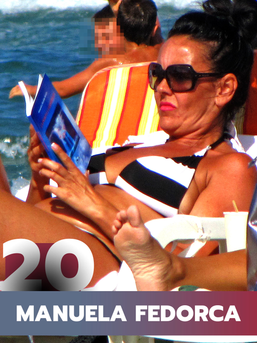 TOP 30 de vedete care nu s-au lăsat până nu le-au “savurat”. Corina Caragea, Adelina Pestriţu sau Daiana Anghel nu s-au putut abţine nici măcar pe plajă