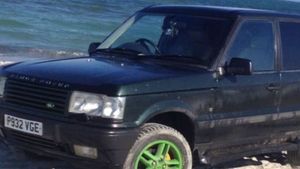 Culmea cocalariei la Mamaia! Un tanar cu un Range cu numere de Anglia si cu jantele verzi a intrat pe plaja si...