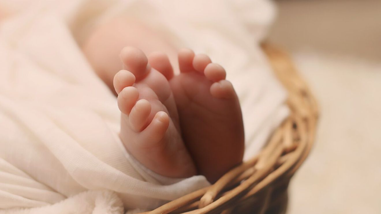 Mama și fiica ei de 14 ani, colege de salon într-o maternitate din Botoșani