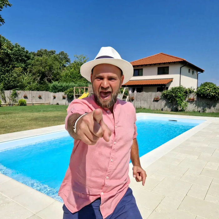Cosmin Seleși: "Eu sunt român, deci am rate. Și leasing, stai liniștit, sunt OK" (Foto: Instagram)