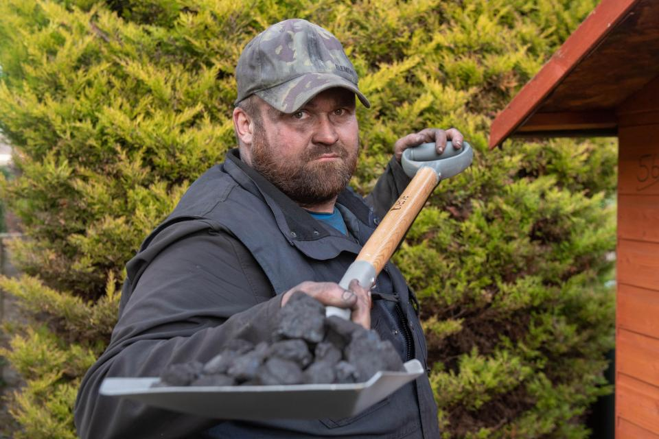 Gunoierul Michael Carroll a câștigat 10 milioane de lire sterline la loto: ”Acum car cărbuni și tai lemne”
