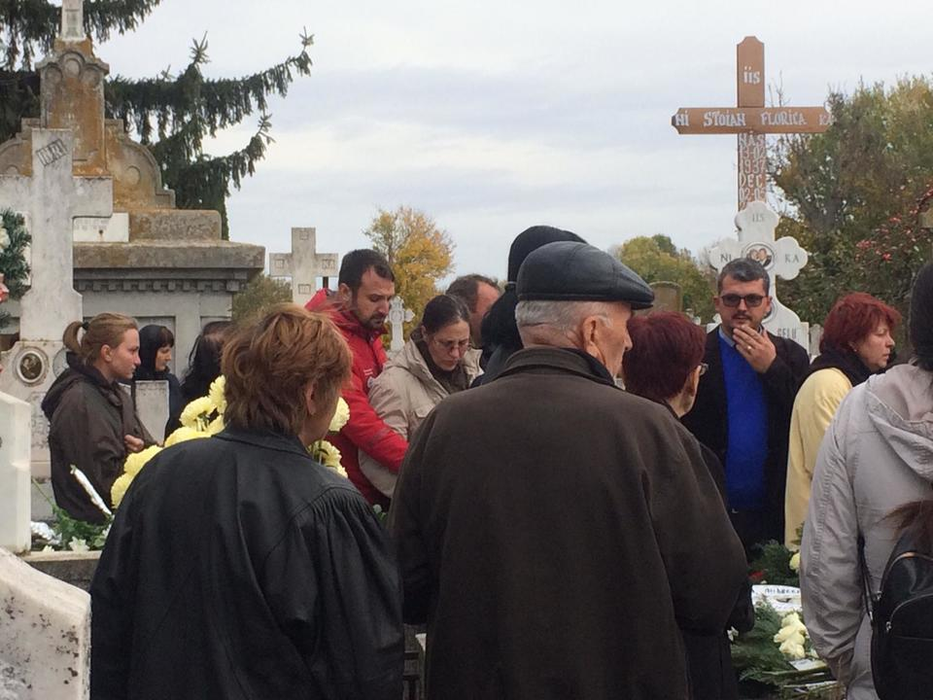 Ștefan, băiețelul mort la câteva ore după operație, condus astăzi pe ultimul drum

(sursa foto - WOW BIZ)