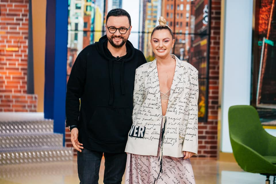 Alexandra Stan, filmată goală în cadă în timp ce cântă o manea celebră! Înregistrarea a devenit virală