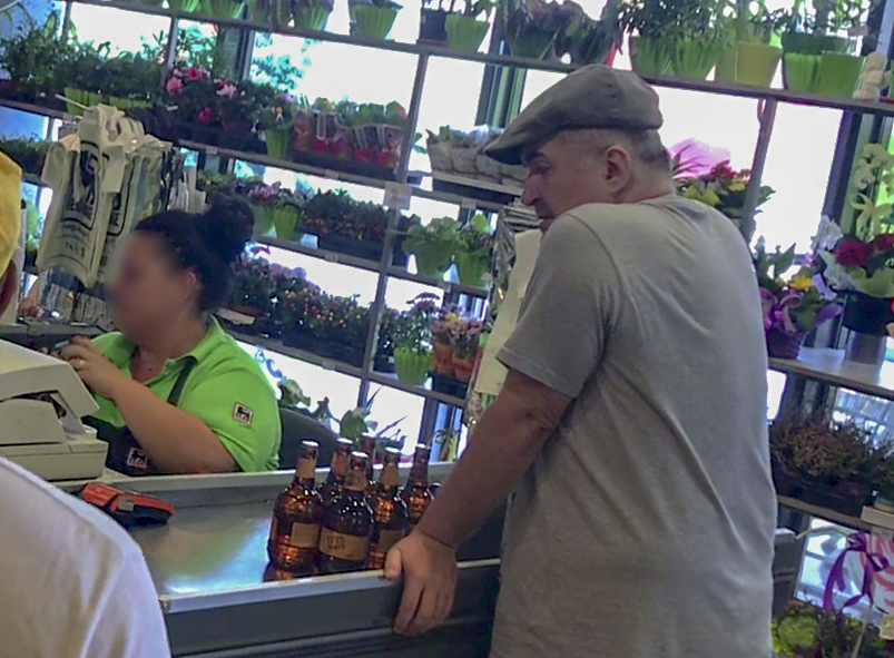 Florin Călinescu a ”vrăjit” o vânzătoare de la supermarket!