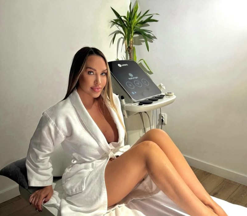 Raluca Podea și fiul ei au fost internați la spital, după ce medicii i-au diagnosticat cu pneumonie. sursă - social media
