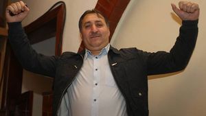 Vali Vijelie, in scandal cu un medic veterinar! Artistul a vrut sa-l bata in fata curtii sale! Iata cum a sarit pe doctor