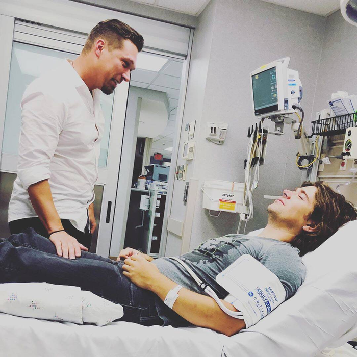 Artistul Zac Hanson, rănit grav în urma unui accident de motocicletă. Mesajul postat de pe patul de spital