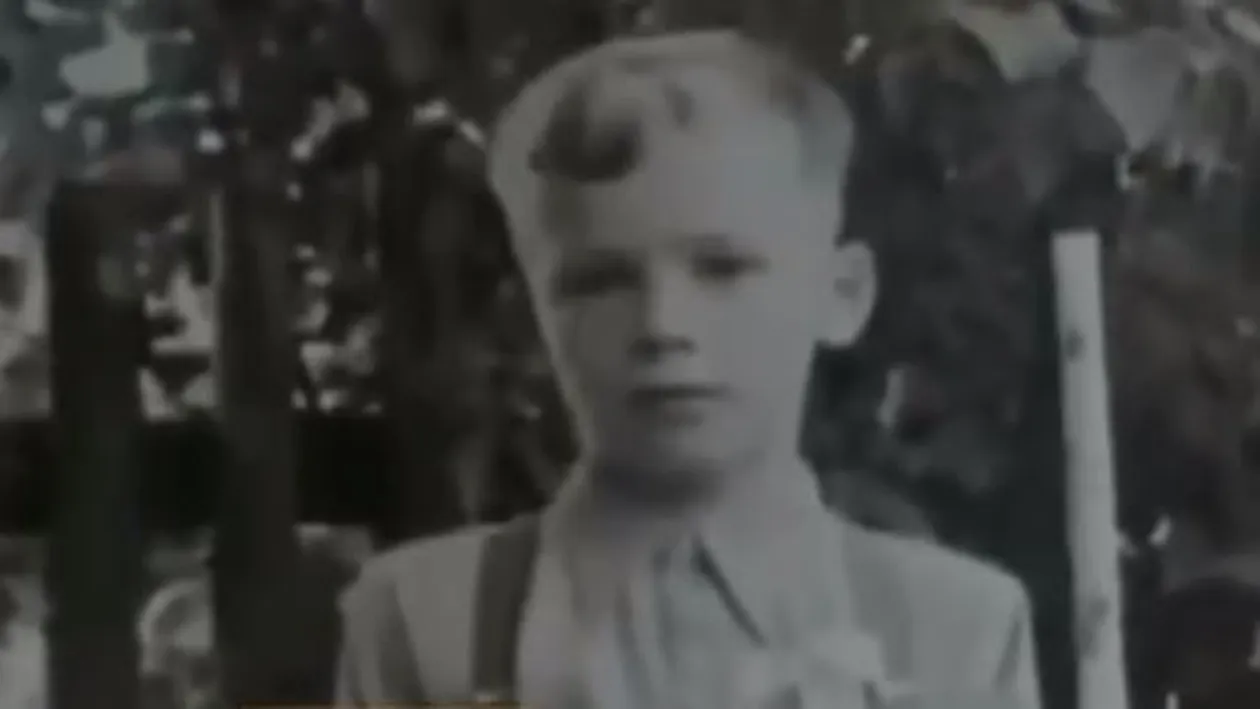 E uluitor cum a ajuns să arate un băieţel după ce a luat 30 de ani steroizi!