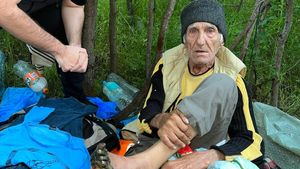 Povestea tristă a lui Nea Mărin: “Nu urc domne în mașină, mi-e rușine! Miros foarte urât!”