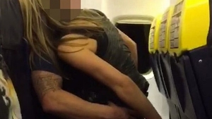 Dezvăluiri fără perdea! O artistă de la noi a făcut amor în avion: ”Mergeam în Mallorca și eram în fustiță...”