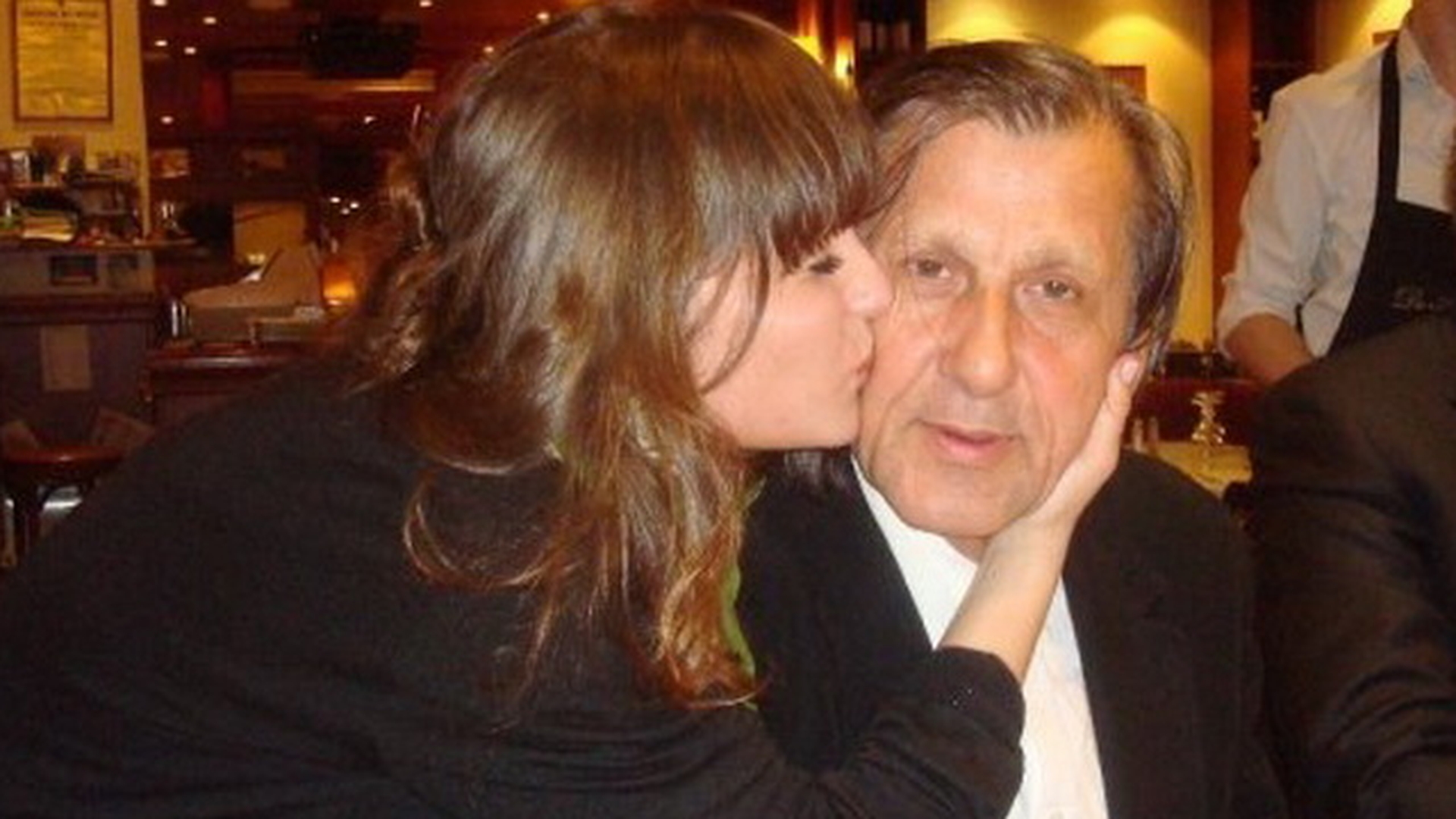 A tinut-o ascunsa ca pe o comoara, dar a ajuns sa straluceasca pe podiumurile din New York! Ea e fiica "secreta" a lui Nastase