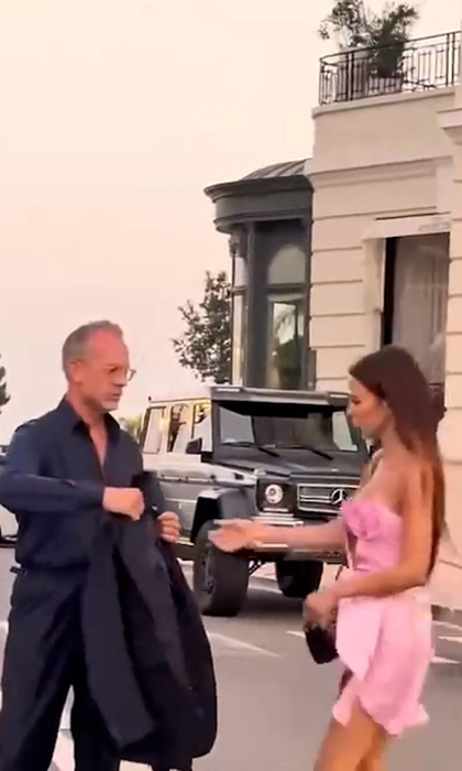 „Dragostea nu are vârstă” la Monaco, dar are cont bancar! Tinere superbe, la braț cu „regii” averilor: ce se întâmplă, de fapt, în restaurantele exclusiviste
