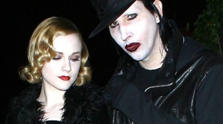 Fosta iubita a lui Marilyn Manson socheaza! Evan Rachel Wood recunoaste ca se iubeste si cu femei!