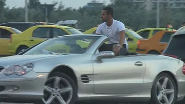 Distractia de la mare merge mână-n mână cu băutura si cu...o decapotabilă! Cum au demonstrat asta tinerii din imagine