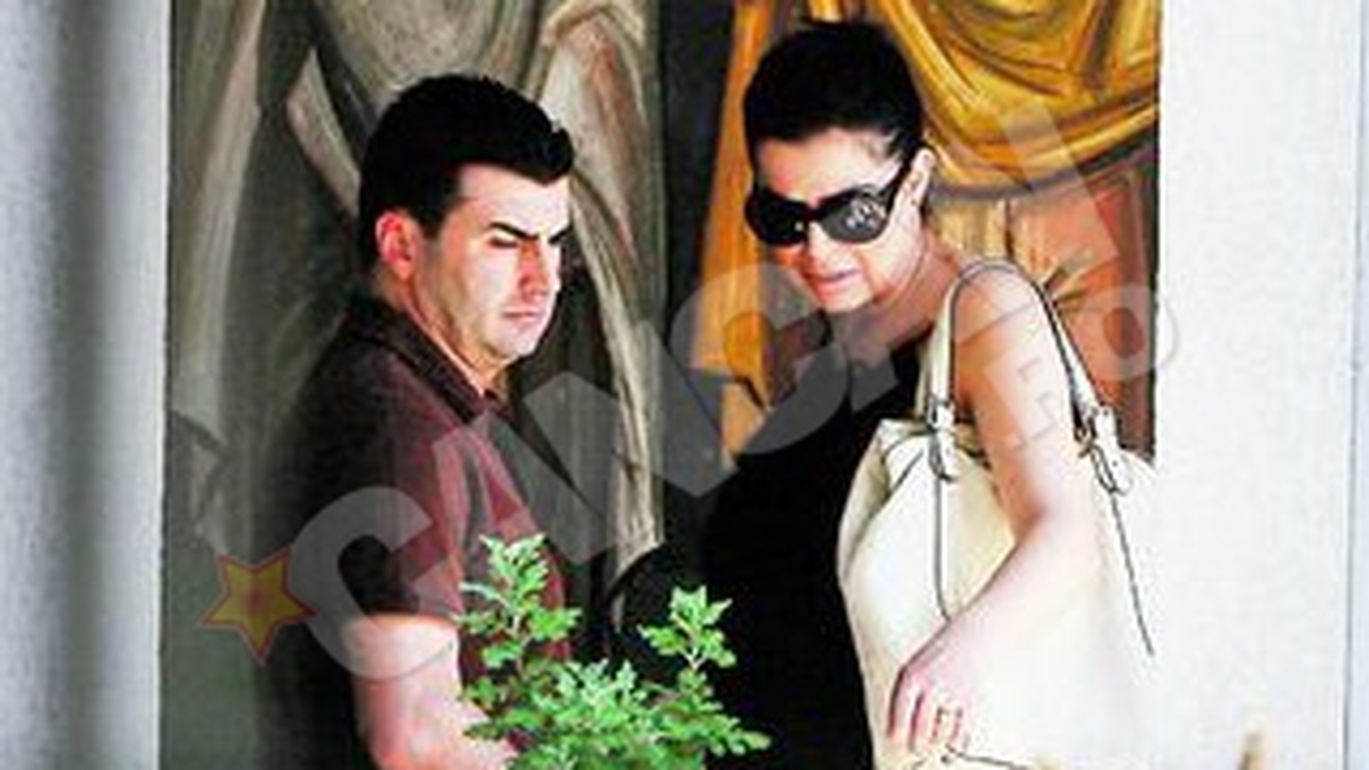 Simona Patruleasa si sotul ei au fost la biserica de Sf. Maria! S-au rugat pentru fetita nenascuta!