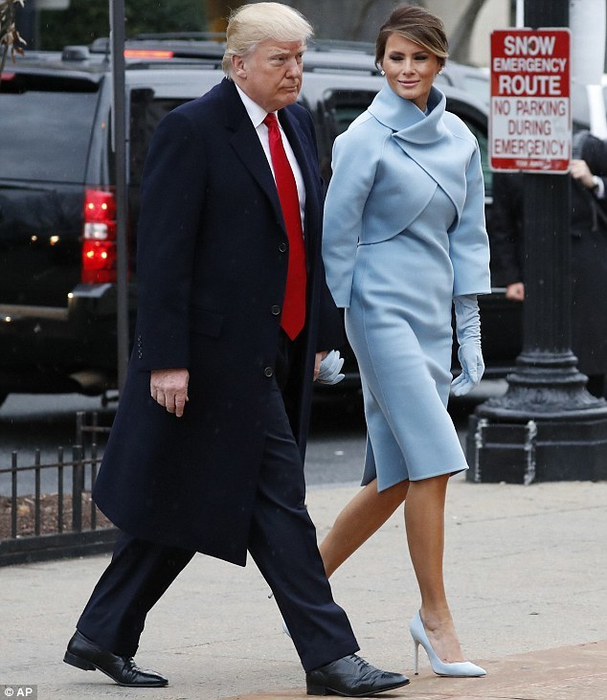 Donald Trump a devenit oficial al 45-lea preşedinte al SUA