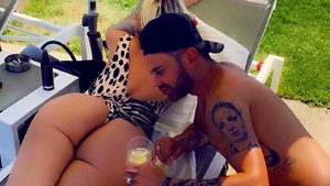 A recunoscut că îi plac bărbații, dar acum „o arde” cu bombe sexy. Cine este blondina focoasă care i-a luat mințile Conchitei de România