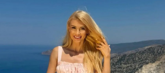Andreea Bălan, apariție irezistibilă pe plajele din Cefalonia! Soția lui Victor Cornea și-a expus formele în costum de baie