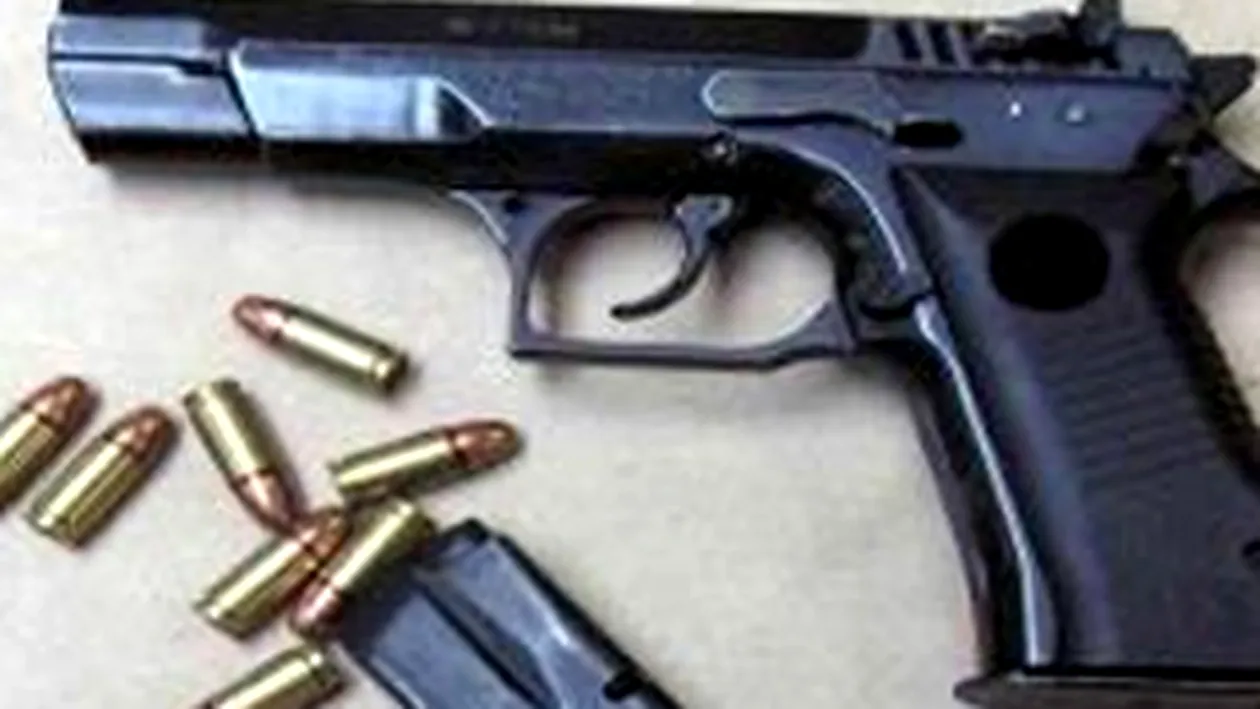 Politistii din Deva au gasit un pistol ingropat in pamant si aflat in stare de degradare