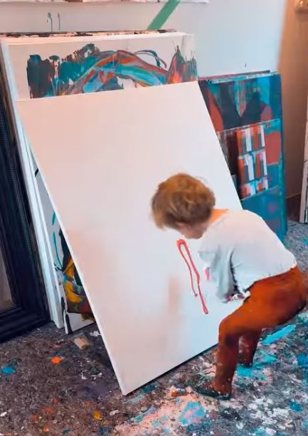 Tablourile micului Picasso se vând și cu 6.000 de euro/ sursă foto: instagram