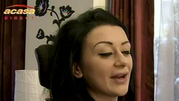 N-o sa-ti vina sa crezi cu ce se demachiaza Denisa de la Bambi! A sfatuit-o Stela Popescu!