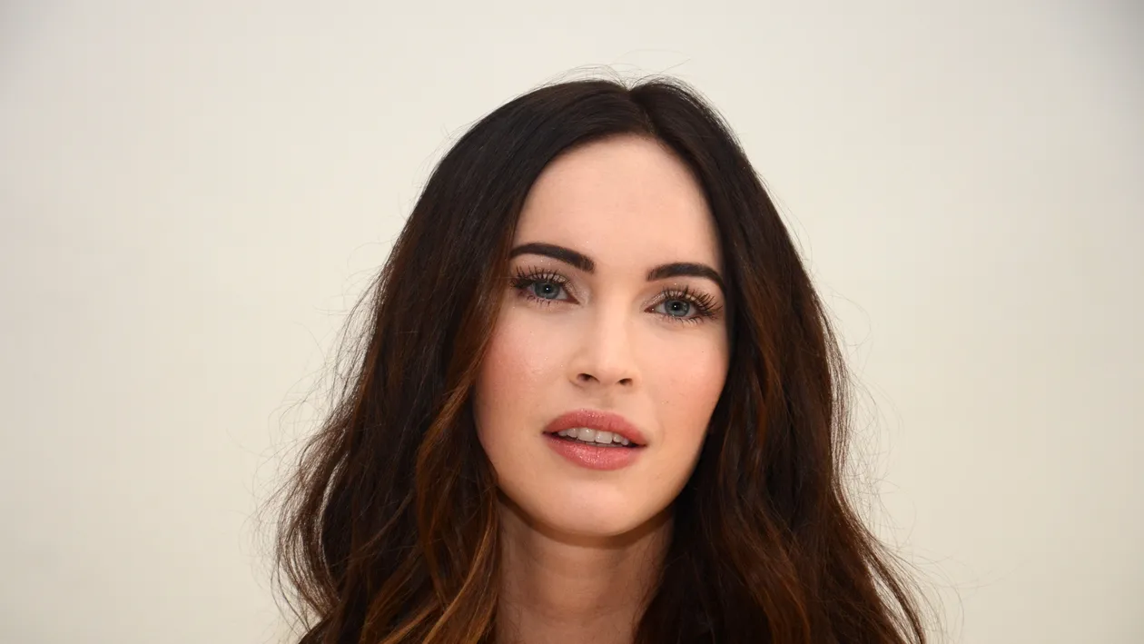 Megan Fox a ajuns iar la silueta dinainte de naştere! Vedeta se mândreşte cu trupul ei super sexy şi arată senzaţional! Îţi place?
