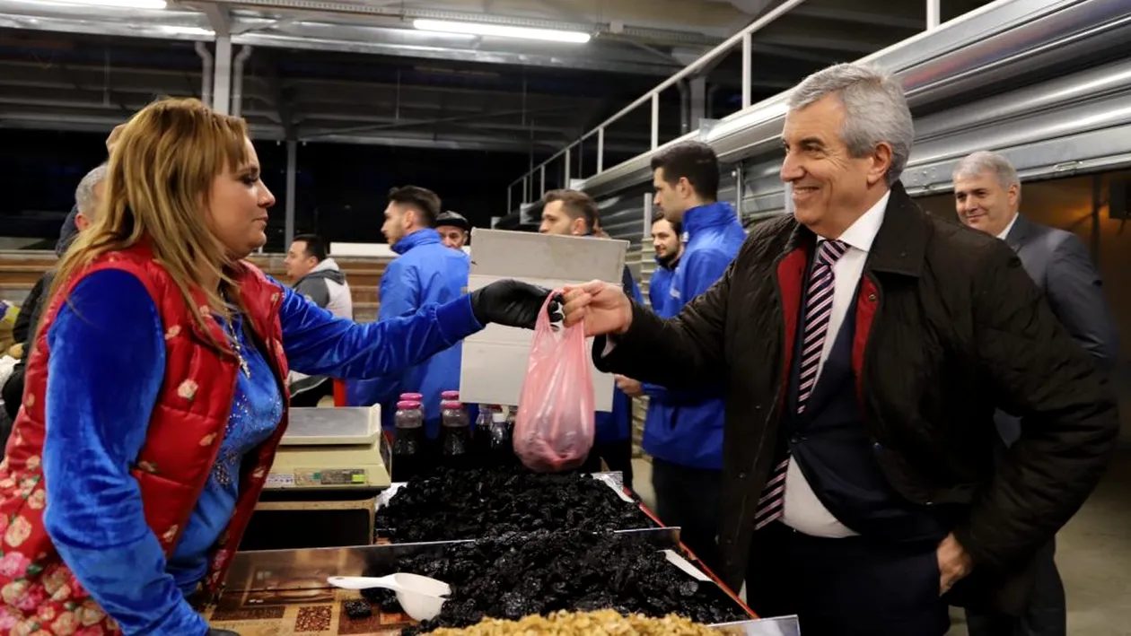 Normalitatea în România de azi. Călin Popescu Tăriceanu a cumpărat prune uscate în Piața Gorjului