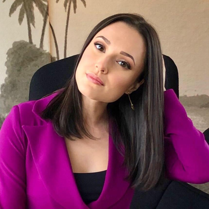 Oana Zamfir, sfătuită să nu tindă spre culori deschise