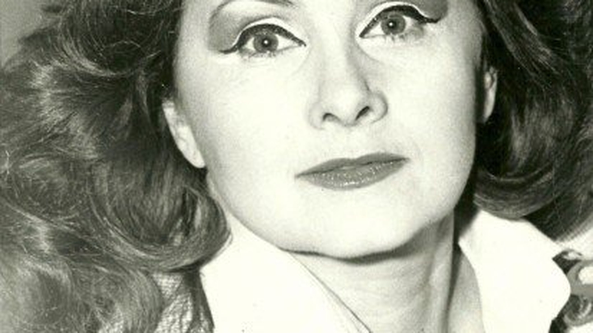 Stela Popescu a avut o viata amoroasa tumultuoasa! Si-a inselat primul sot cu marea ei iubire. Al doilea barbat i-a dat viata peste cap
