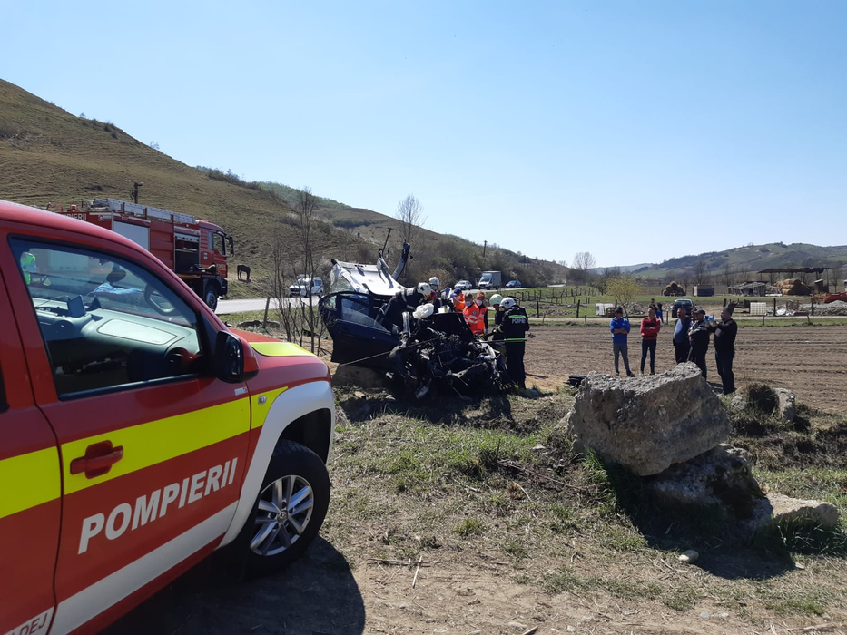 Accident grav în Cluj! Un tânăr de 18 ani a rămas încarcerat între fiarele mașinii